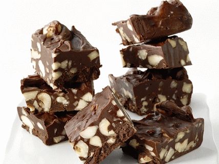 Photo Chocolate iris with nuts