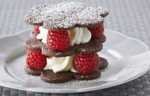 Photo Chocolate shortbread with raspberries
