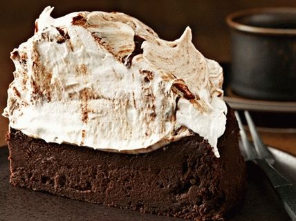 Photo of Chocolate Cake on Meringue Beer