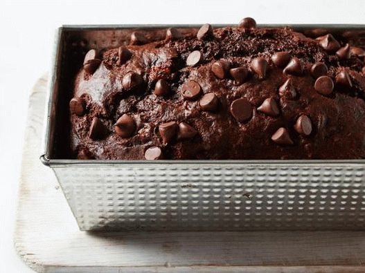 Photo Chocolate-banana bread with avocado