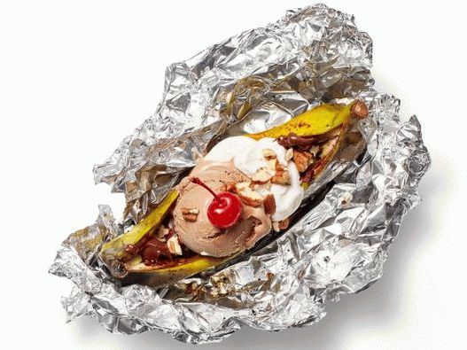 Photo Chocolate-banana split in foil