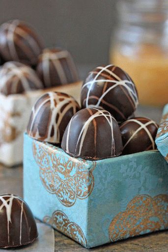 Photo Chocolate-caramel truffles with champagne