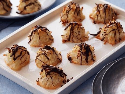 Photo Chocolate-Coconut Macaroons