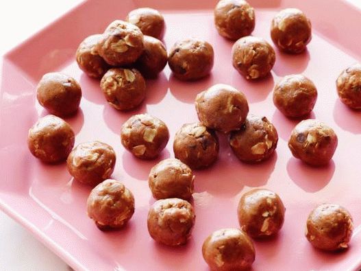 Photo Chocolate almond sweets with oatmeal