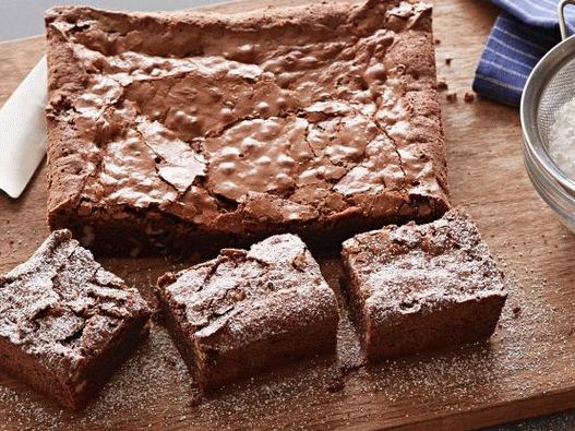 Photo Chocolate-nut brownie with amaretto