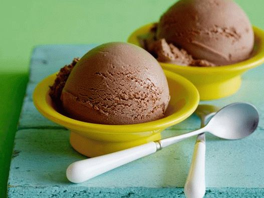 Photo Chocolate ice cream at home
