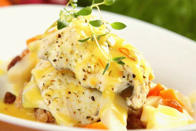 Pike in saffron sauce