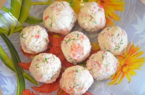 Cheese balls with salmon