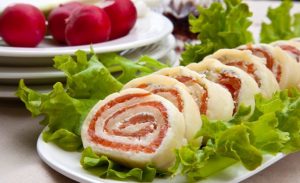 Cheese roll with salmon