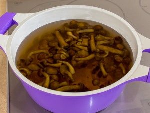 Cheese soup with honey mushrooms