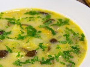 Cheese soup with honey mushrooms