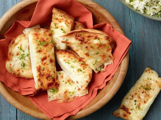 Photo Cheese and garlic sticks (toasts)