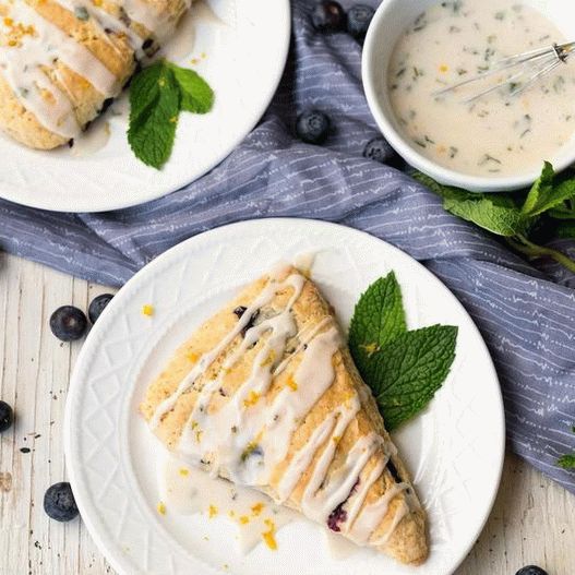 Photo Scones with blueberries and orange glaze