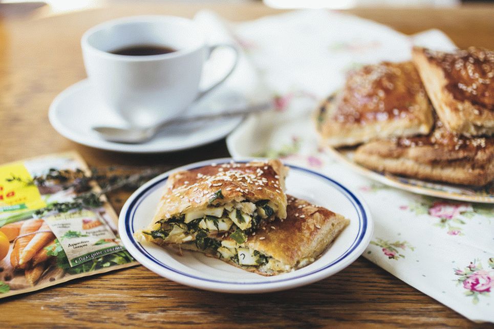 Egg and greens puffs