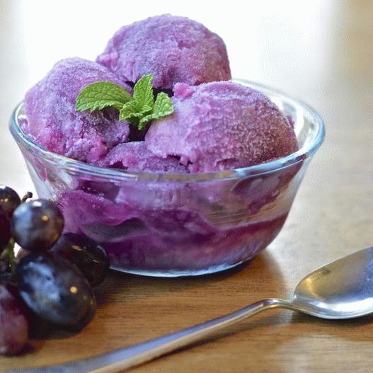 Photo of Sorbet and black grapes