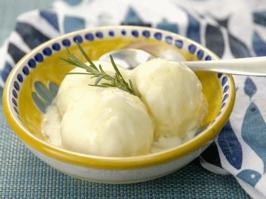 Photo Mascarpone sorbet with rosemary honey