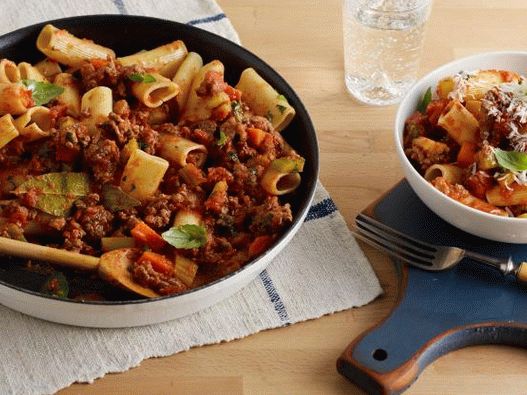 Photo Bolognese sauce with minced meat