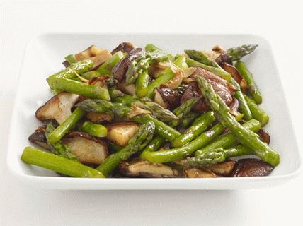 Photo Asian Asparagus with Shiitake Mushrooms