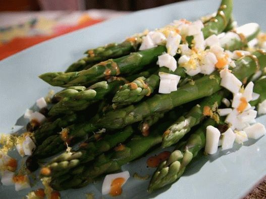 Photo Asparagus with smoked paprika