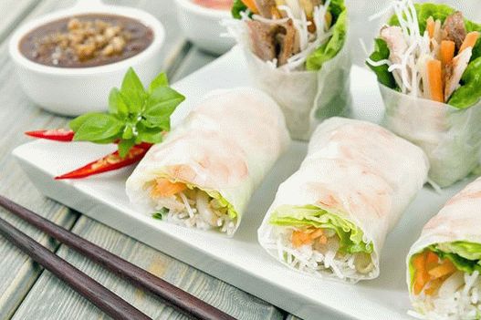 Photo Spring rolls with fresh crab