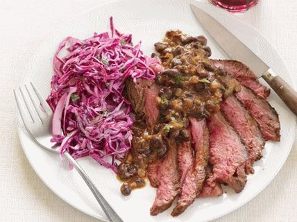 Photo Beef Flank Steak with Beans and Cabbage Salad