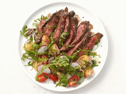 Photo Beef Flank Steak with Arugula Salad