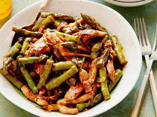 Photo Stir-fry chicken and asparagus