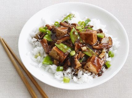 Photo of a steer-fry with shiitake mushrooms, peas and tofu