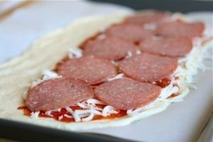 Stromboli (pizza roll)