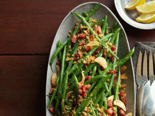 Photo Green beans fried with pancetta
