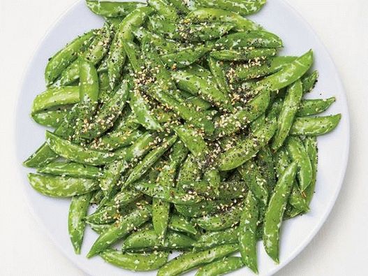 Photo of peas with poppy seeds and sesame seeds