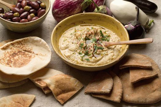 Photo grilled eggplant soup