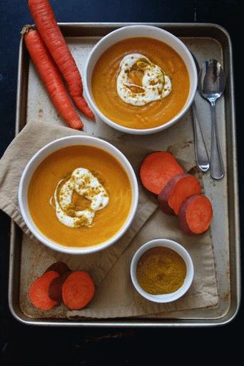 Photo Soup puree of zucchini and carrots with curry seasoning
