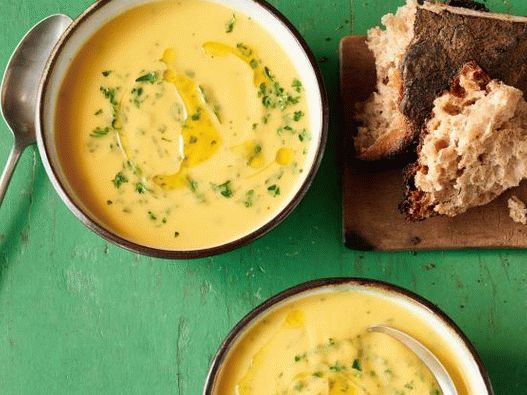 Photo Parsnip soup with parsley and coriander