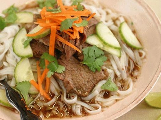 Photo Korean style beef ribs soup in a slow cooker