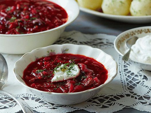Photo Savoy cabbage soup with beets
