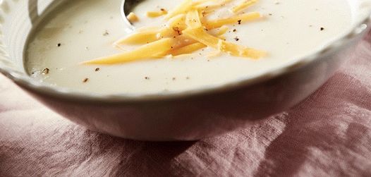 Photo Soup of cauliflower puree with cheese