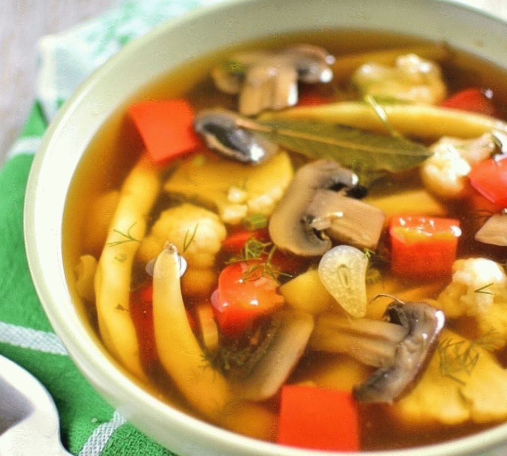 Блюда в пост без растительного масла. Овощной суп с грибами. Суп с грибами и овощами. Суп с шампиньонами. Суп постный грибной с овощами.