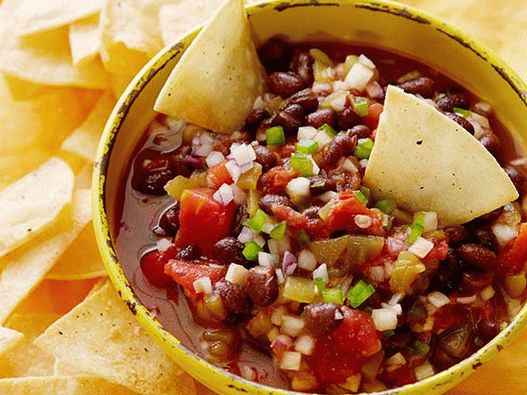 Photo Fresh salsa of chili peppers and tomatoes