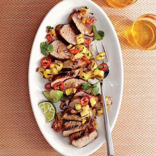 Photo Jamaican pork tenderloin with fresh mango salsa