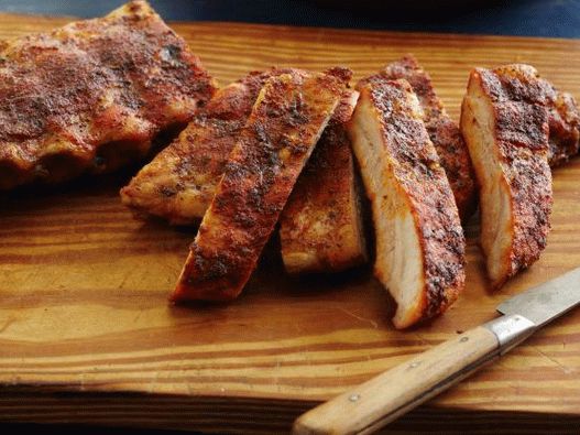 Photo Pork ribs in a dry style marinade