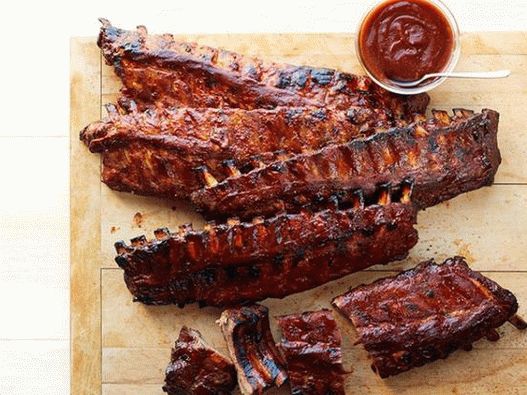 Photo Pork ribs with barbecue sauce with cola