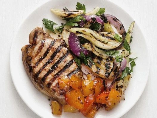 Photo Grilled pork with nectarines