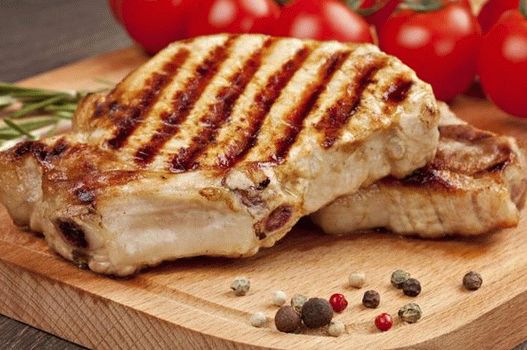 Photo Grilled pork rack with spices