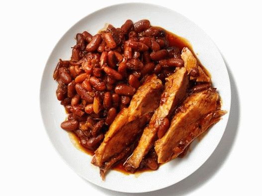 Photo Pork ham with beans in a barbecue sauce in a slow cooker