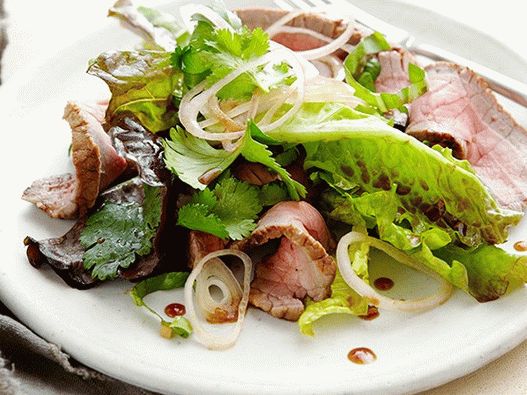 Photo Thai salad with grilled beef