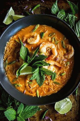 Photo Thai red curry with shrimp