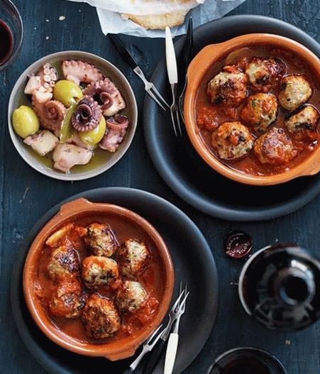 Photo of Meatballs Tapas in Garlic Tomato Sauce (Albondigas)