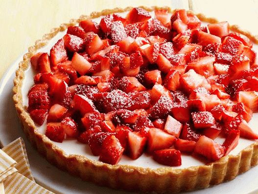 Photo Tart with cream filling and strawberries