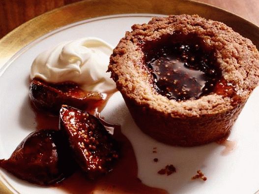 Photo of brown oil tartlets with figs